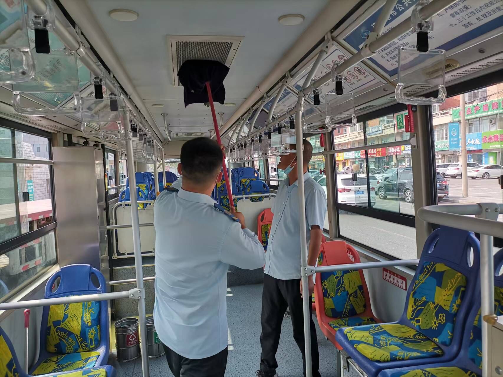 公交集團(tuán)公交事業(yè)一部開展上路上線檢查助力城市創(chuàng)文