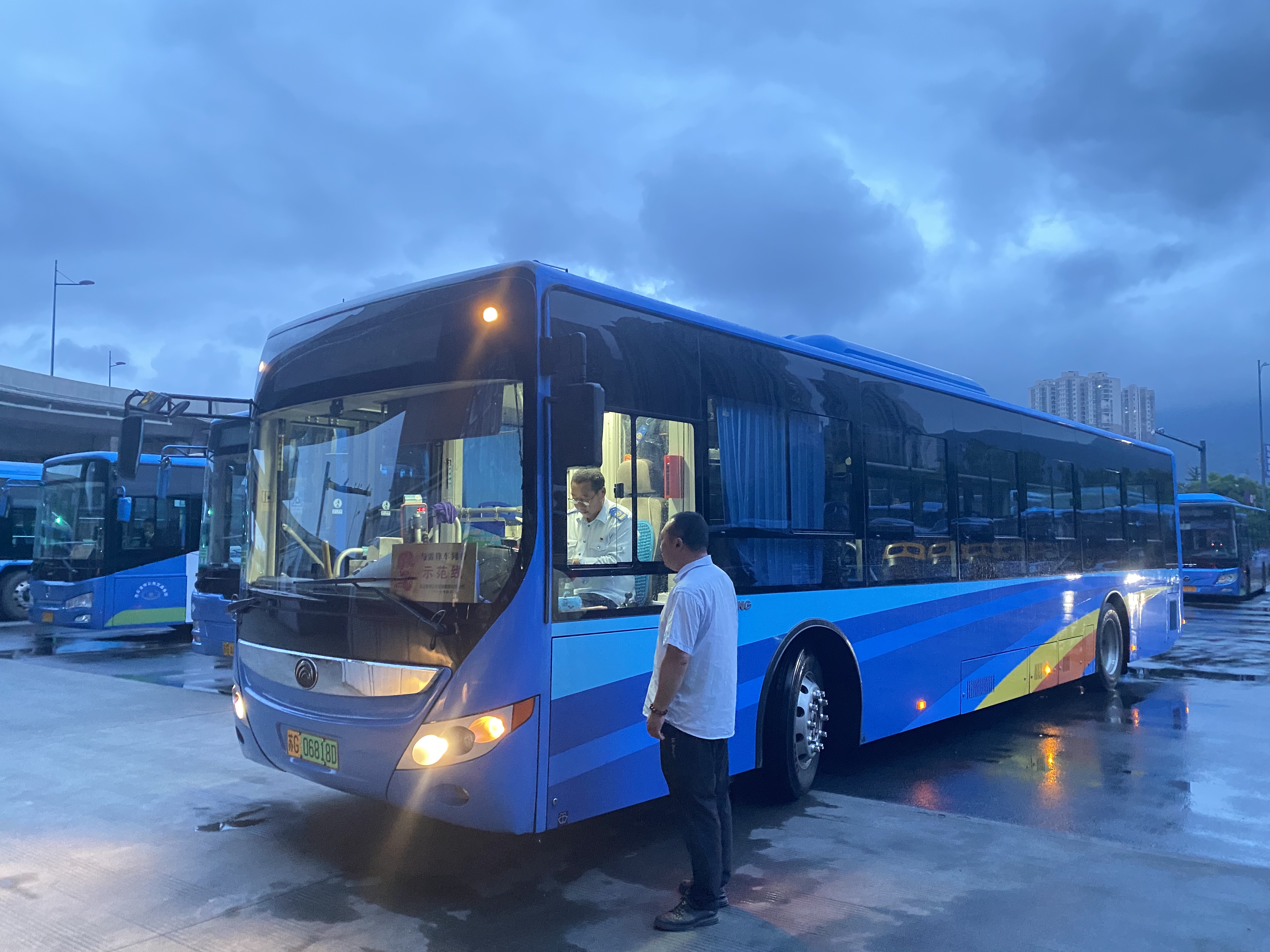 公交集團公交事業(yè)二部積極做好臺風防范工作