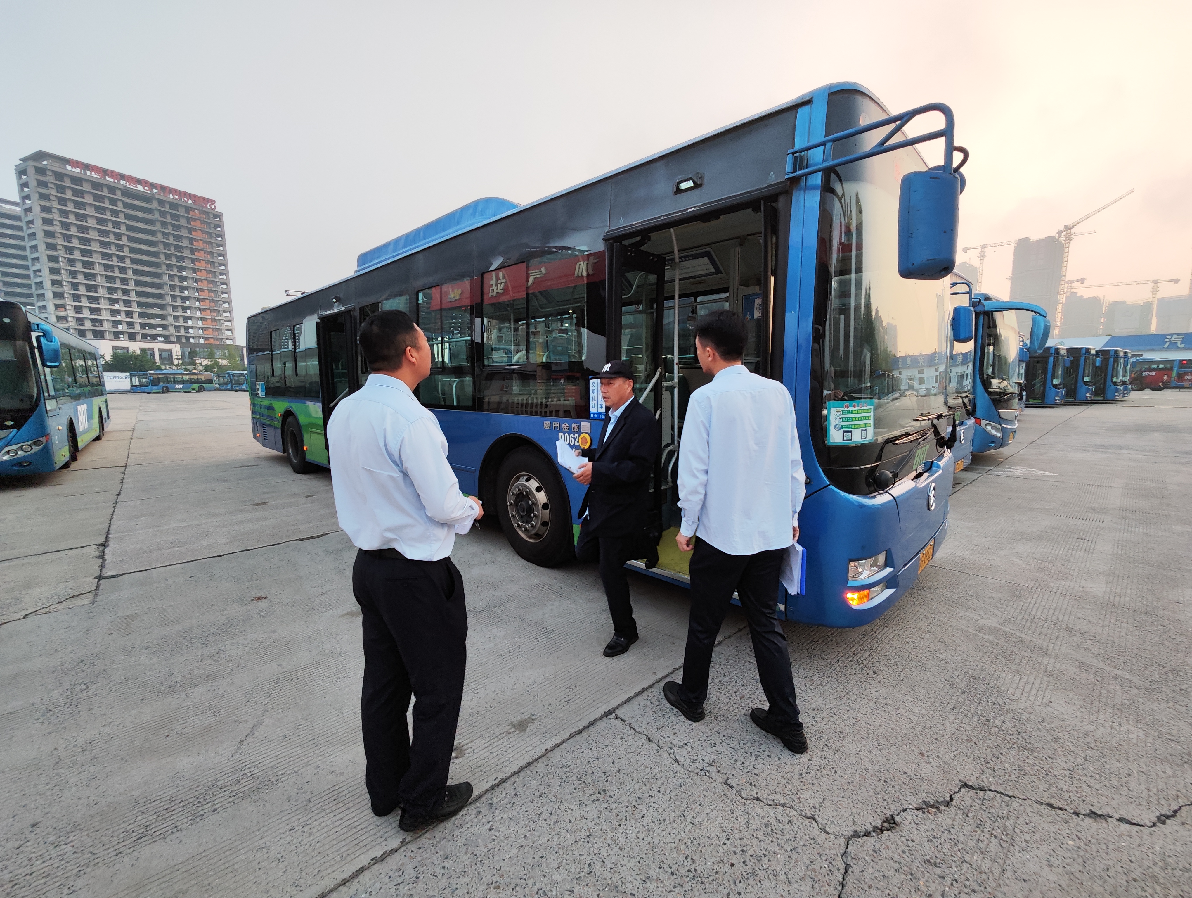 快速公交事業(yè)部開展創(chuàng)文工作專項(xiàng)檢查