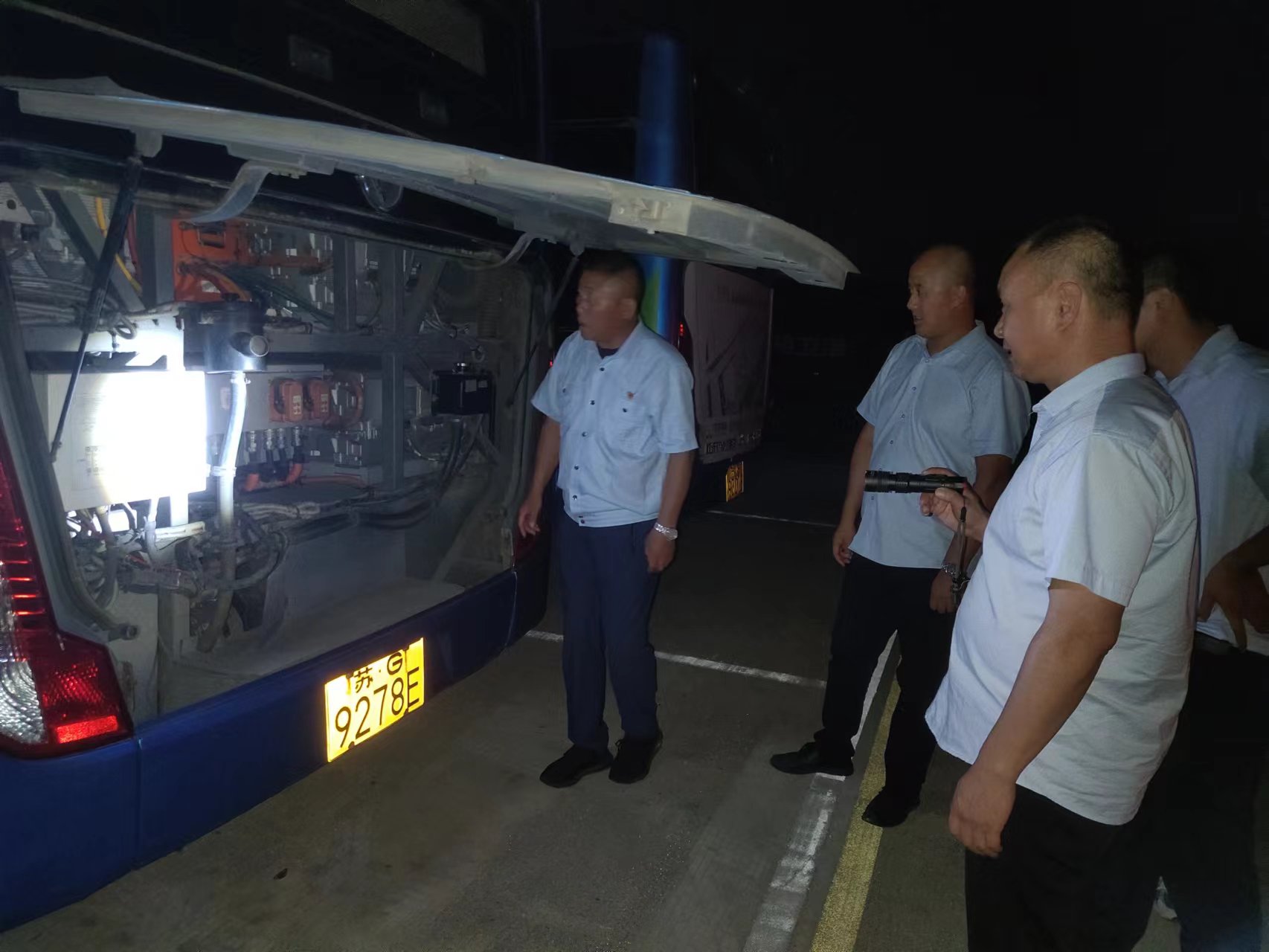 經(jīng)營(yíng)發(fā)展事業(yè)部開展徐圩駐站夜查工作