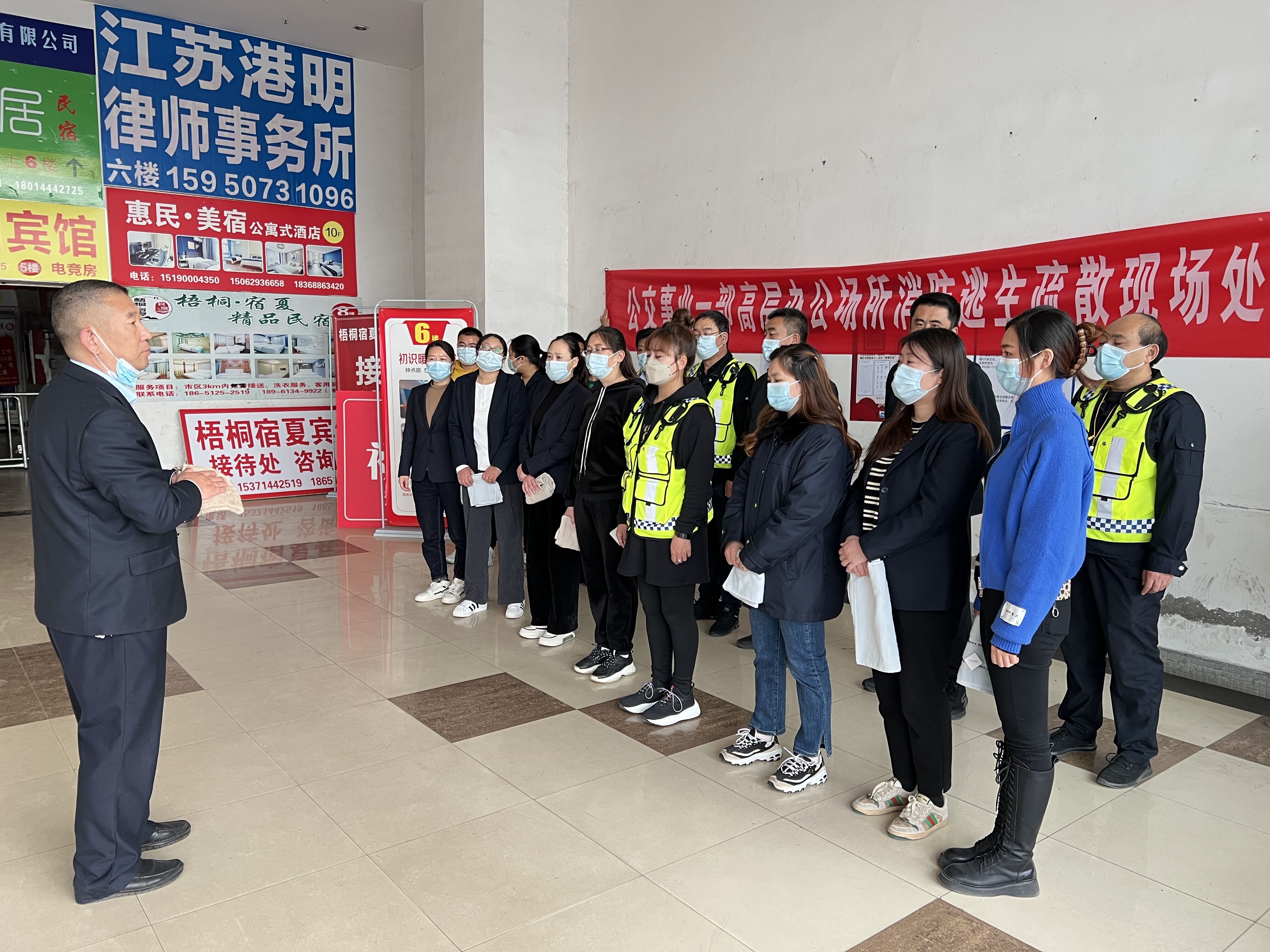 公交集團(tuán)公交事業(yè)一部開(kāi)展高層辦公樓 消防應(yīng)急疏散演練