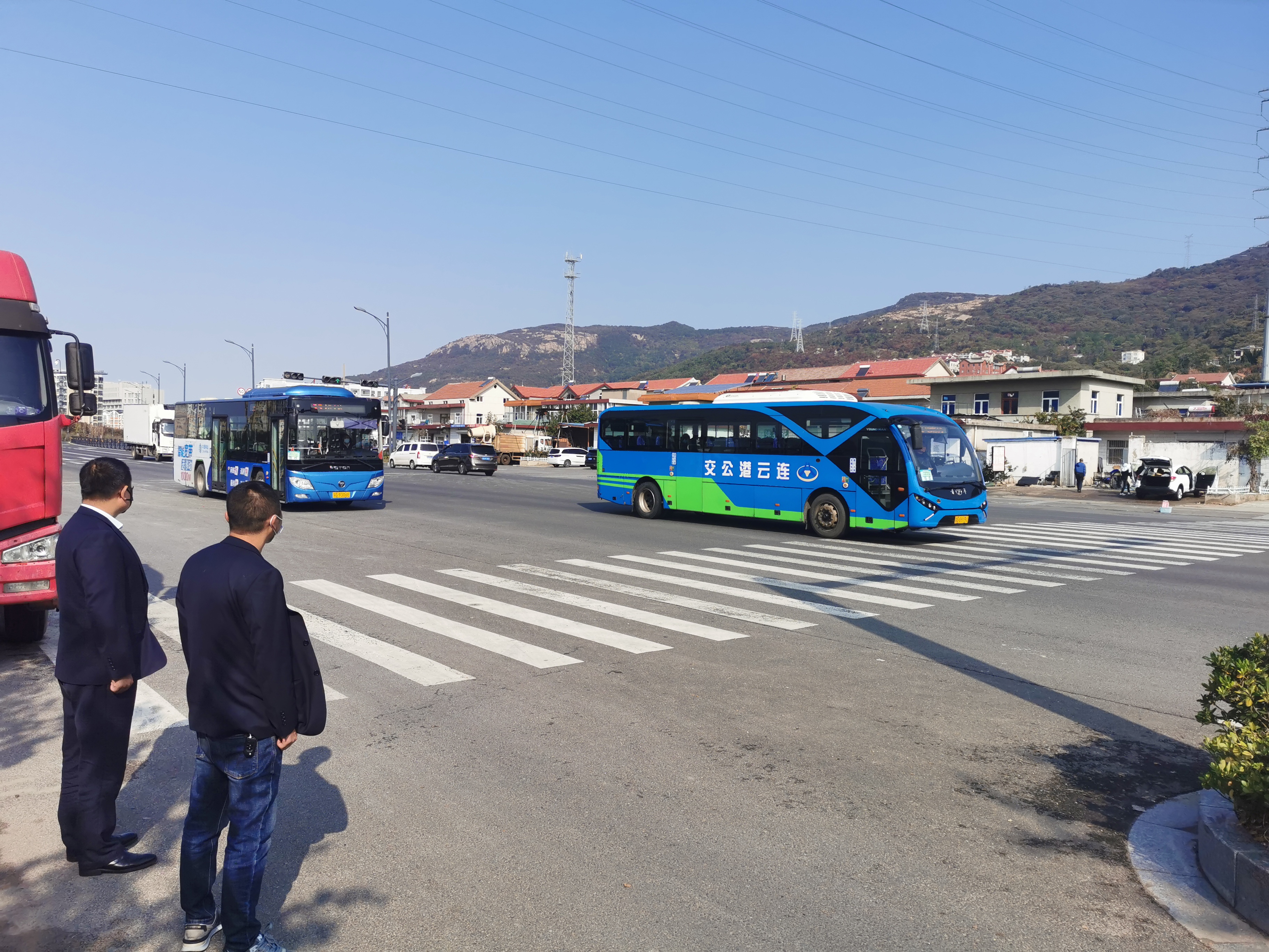 公交集團(tuán)公交事業(yè)二部多措并舉開(kāi)展車輛路口行車安全專項(xiàng)檢查