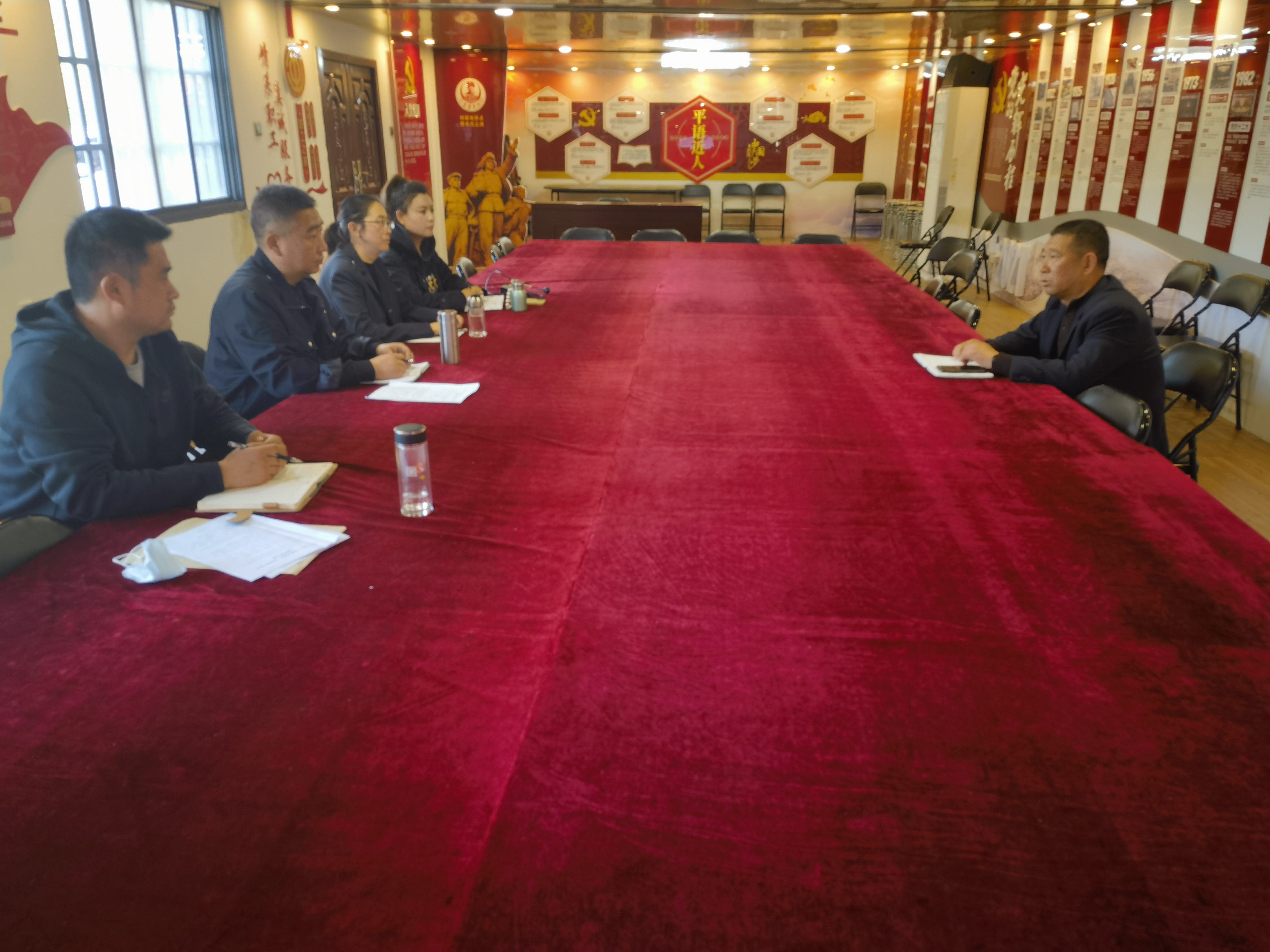 公交集團(tuán)公交事業(yè)一部召開(kāi)理論中心組專(zhuān)題會(huì)學(xué)習(xí)習(xí)近平：加快構(gòu)建新發(fā)展格局  把握未來(lái)發(fā)展主動(dòng)權(quán)