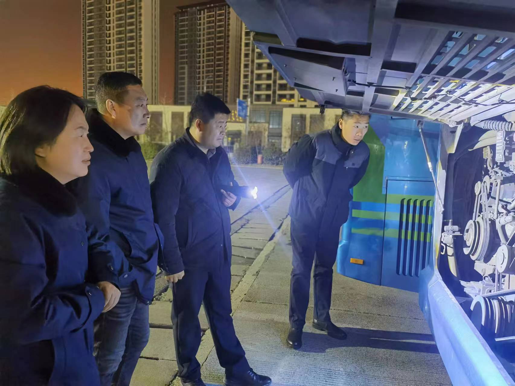 公交集團(tuán)快速公交事業(yè)部開展安全生產(chǎn)夜查工作