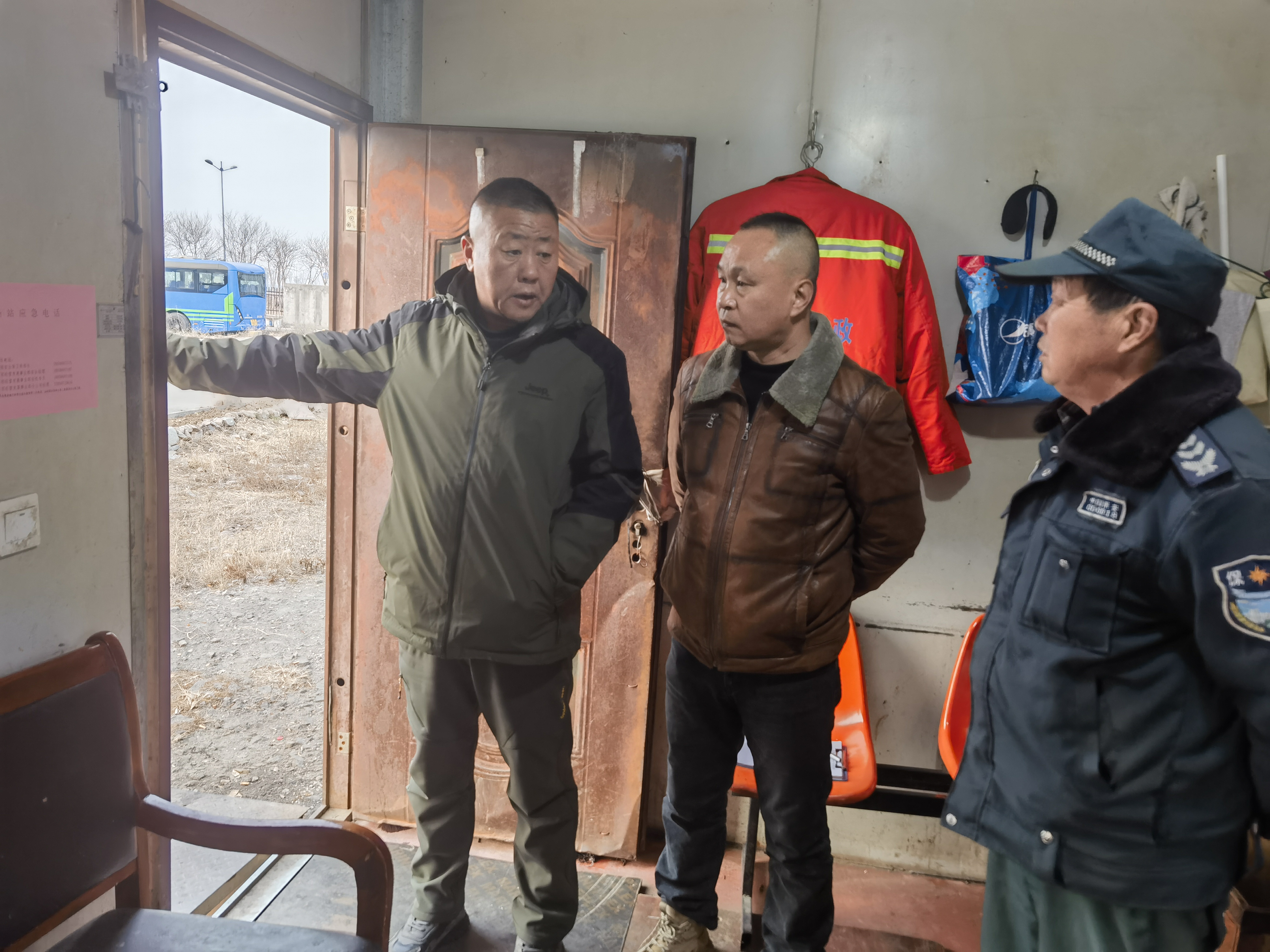 公交集團(tuán)經(jīng)營(yíng)發(fā)展事業(yè)部開展冬春火災(zāi)風(fēng)險(xiǎn)隱患排查工作，確保消防安全