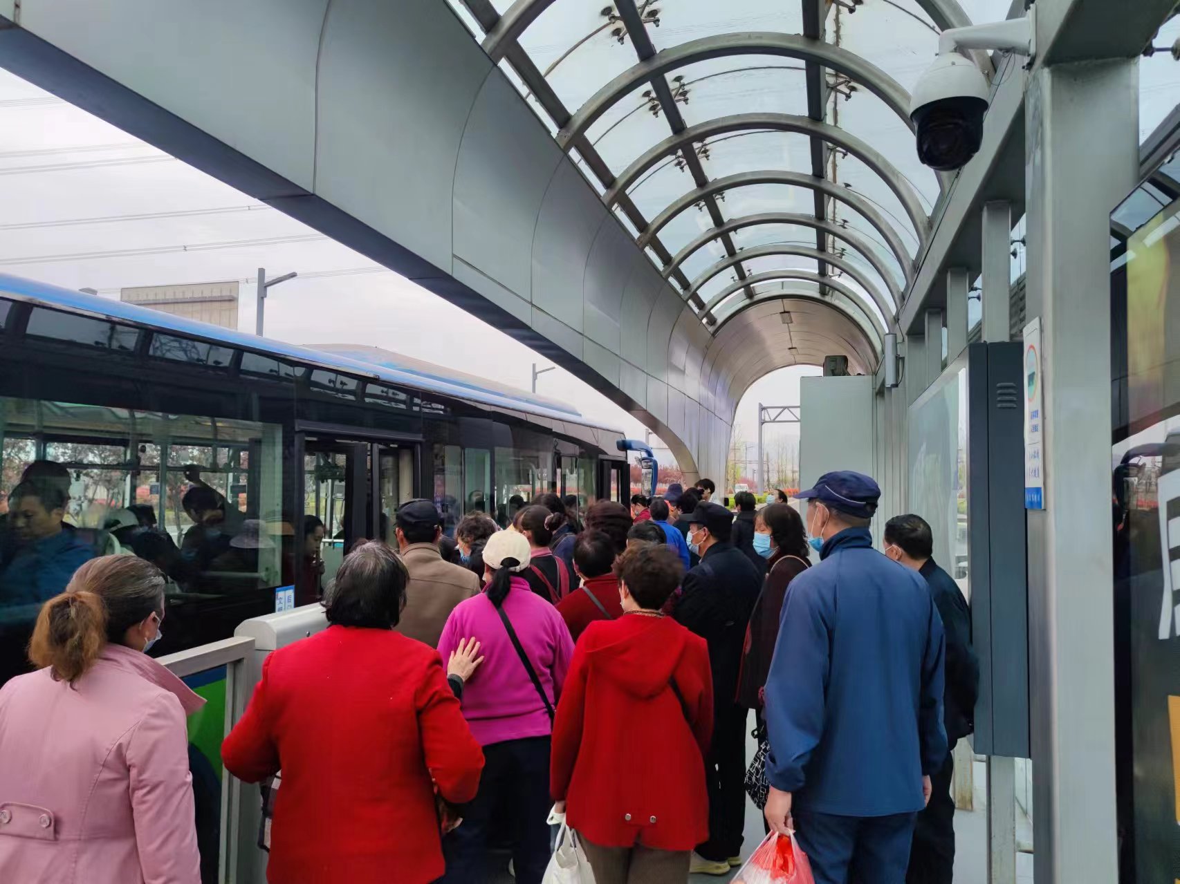 公交集團(tuán)精心部署，助力市民“趕”朝陽廟會