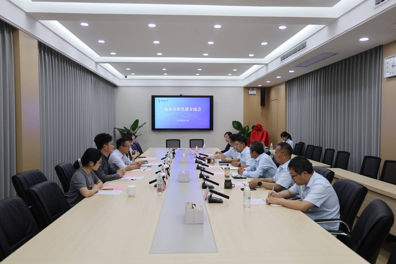 校企合作共建 共繪發(fā)展新篇 ——連云港公交集團(tuán)與南京醫(yī)科大學(xué)康達(dá)學(xué)院舉行校企合作共建交流會(huì)