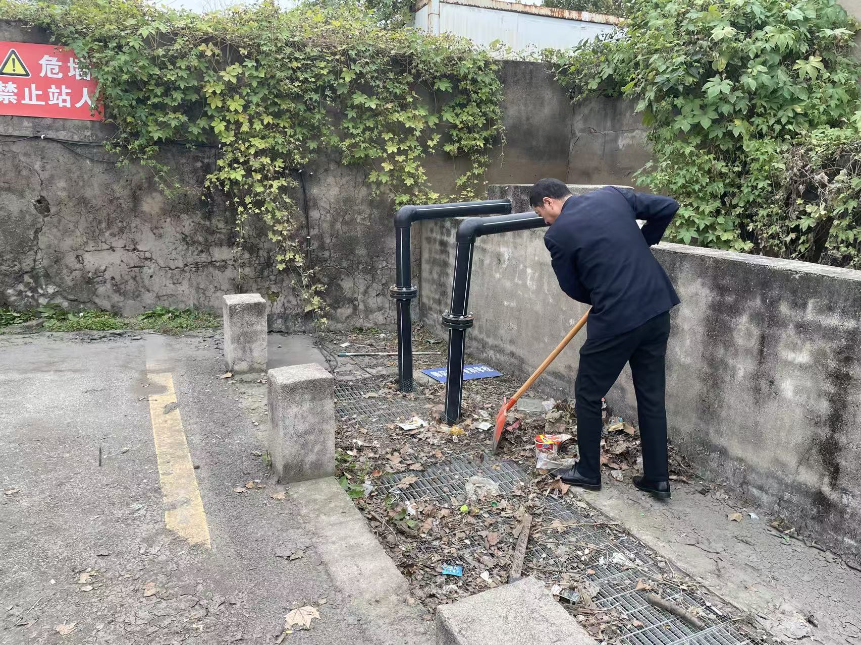 公交集團(tuán)權(quán)屬海通公交公司組織開展秋季場站養(yǎng)護(hù)工作