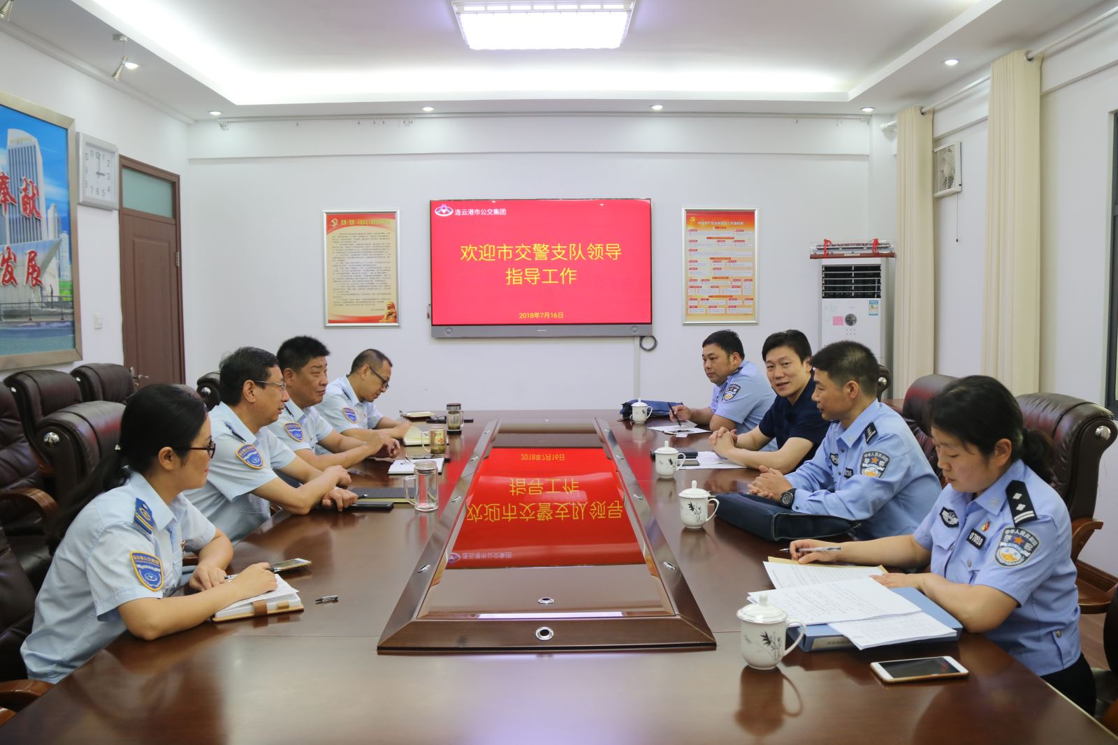 市交警支隊領(lǐng)導到公交集團檢查指導安全生產(chǎn)工作