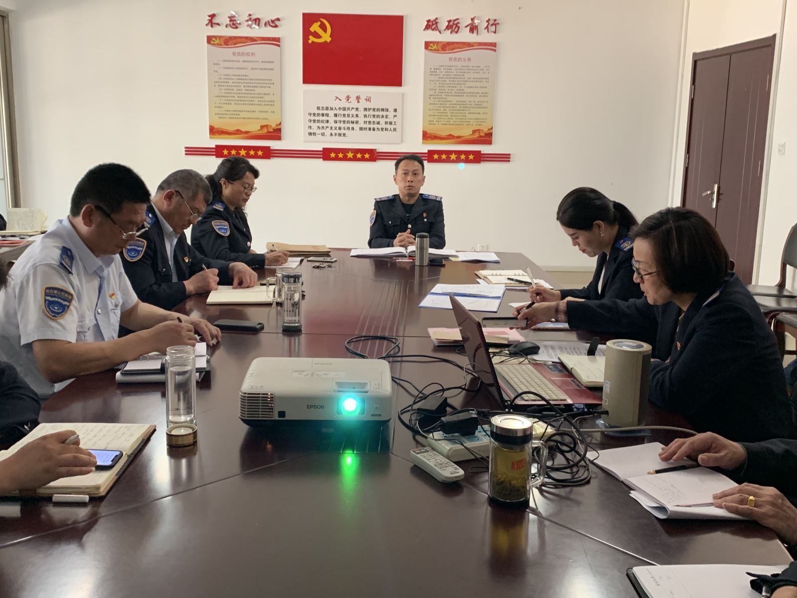 “學(xué)懂黨內(nèi)法規(guī)，建強(qiáng)組織體系”公交集團(tuán)快速公交事業(yè)部開展主題黨日活動