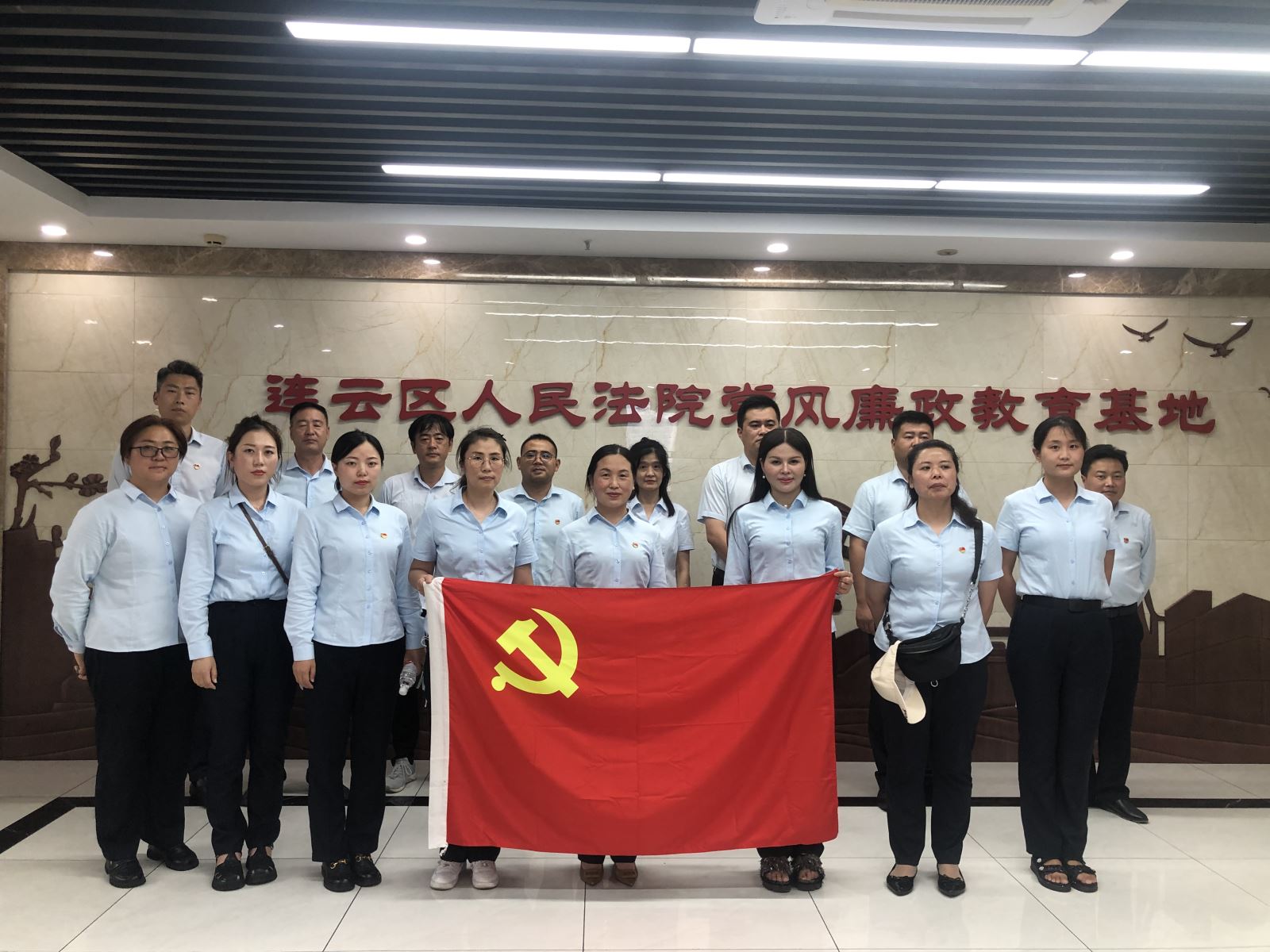 公交集團快速公交事業(yè)部組織參觀連云區(qū)法院黨風廉政教育基地