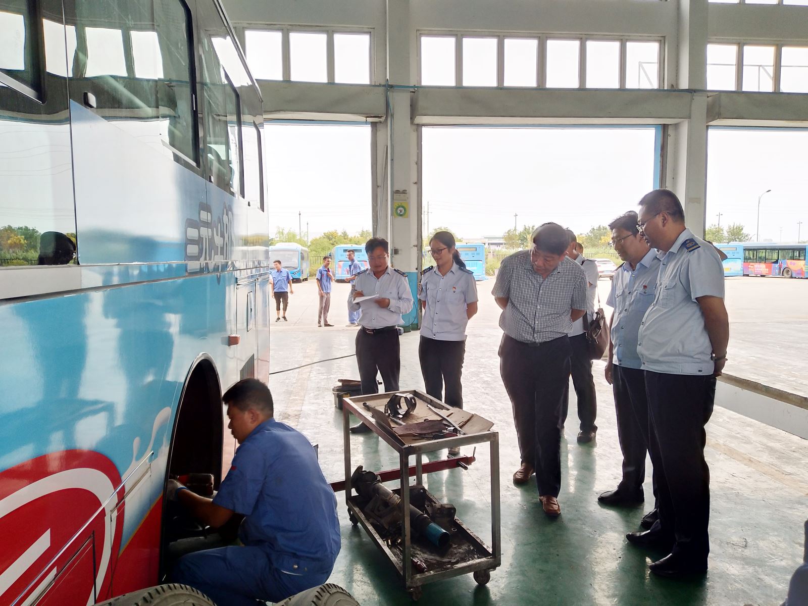 公交集團(tuán)修理工維修技能勞動(dòng)競(jìng)賽圓滿(mǎn)落幕