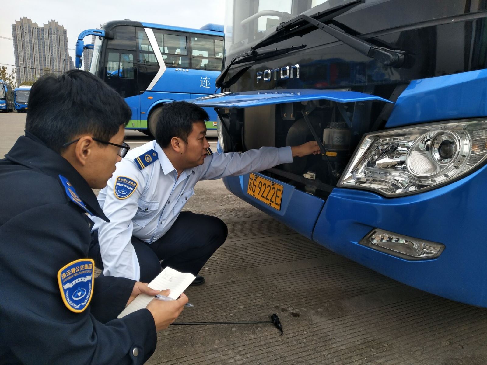 公交集團(tuán)機(jī)務(wù)技術(shù)事業(yè)部開(kāi)展車(chē)輛技術(shù)狀況檢查工作