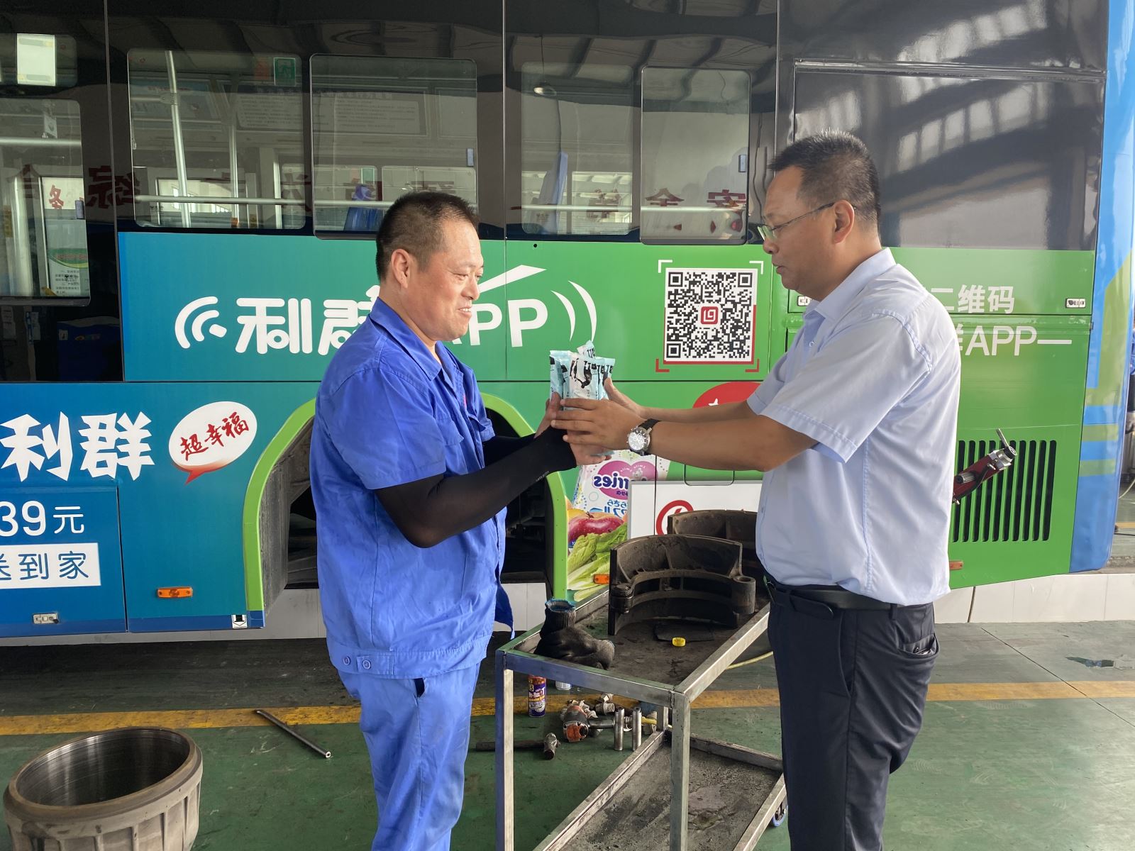 機務技術事業(yè)部做好一線修理人員防暑降溫工作