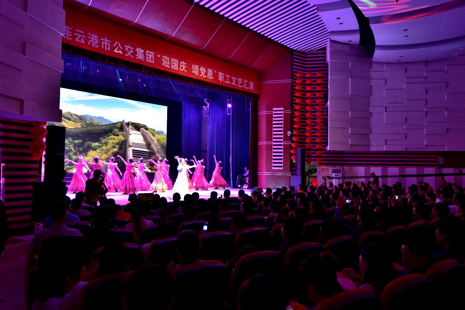 公交集團“迎國慶、頌黨恩”職工文藝匯演取得圓滿成功