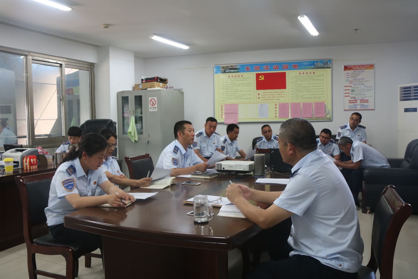 公交快速公司扎實開展“雙進(jìn)雙促”大走訪工作