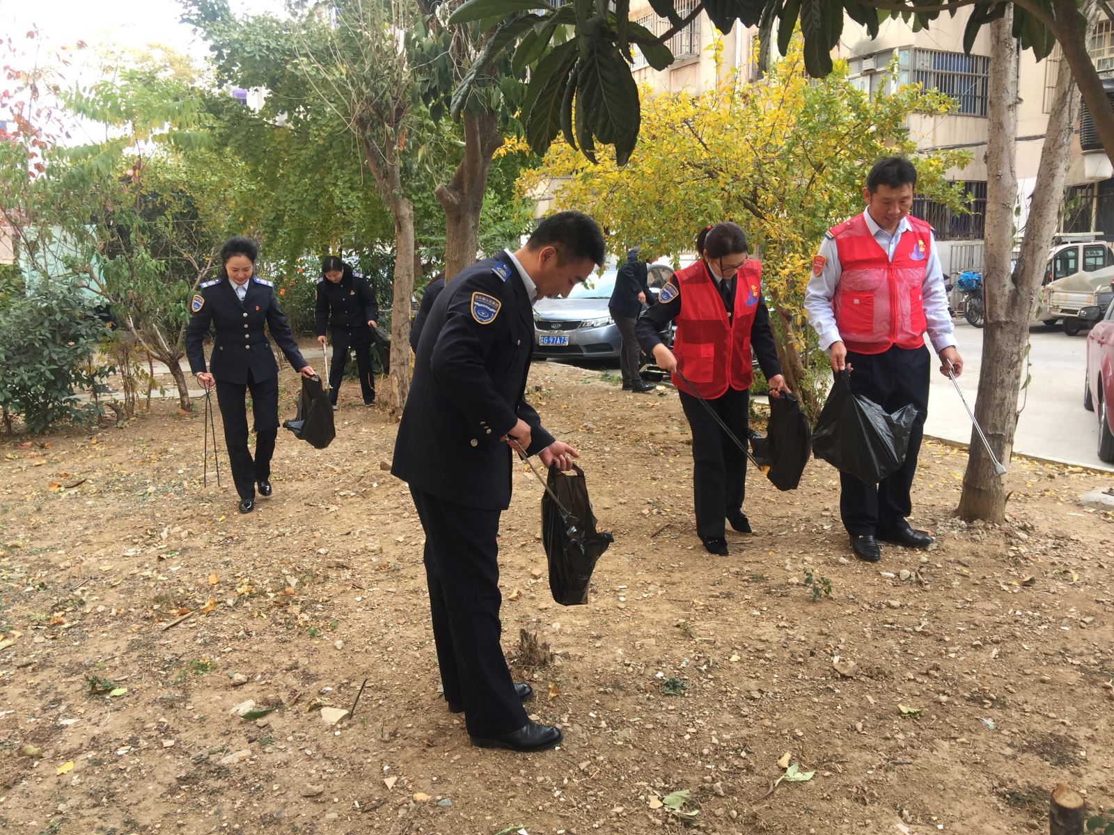 公交集團(tuán)公交事業(yè)一部開展“黨員活動(dòng)進(jìn)社區(qū)  志愿服務(wù)我先行”活動(dòng)