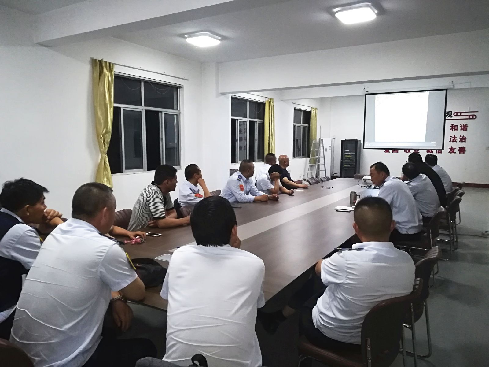 公交集團海通公交公司開展事故、違紀駕駛員安全專題教育分析會