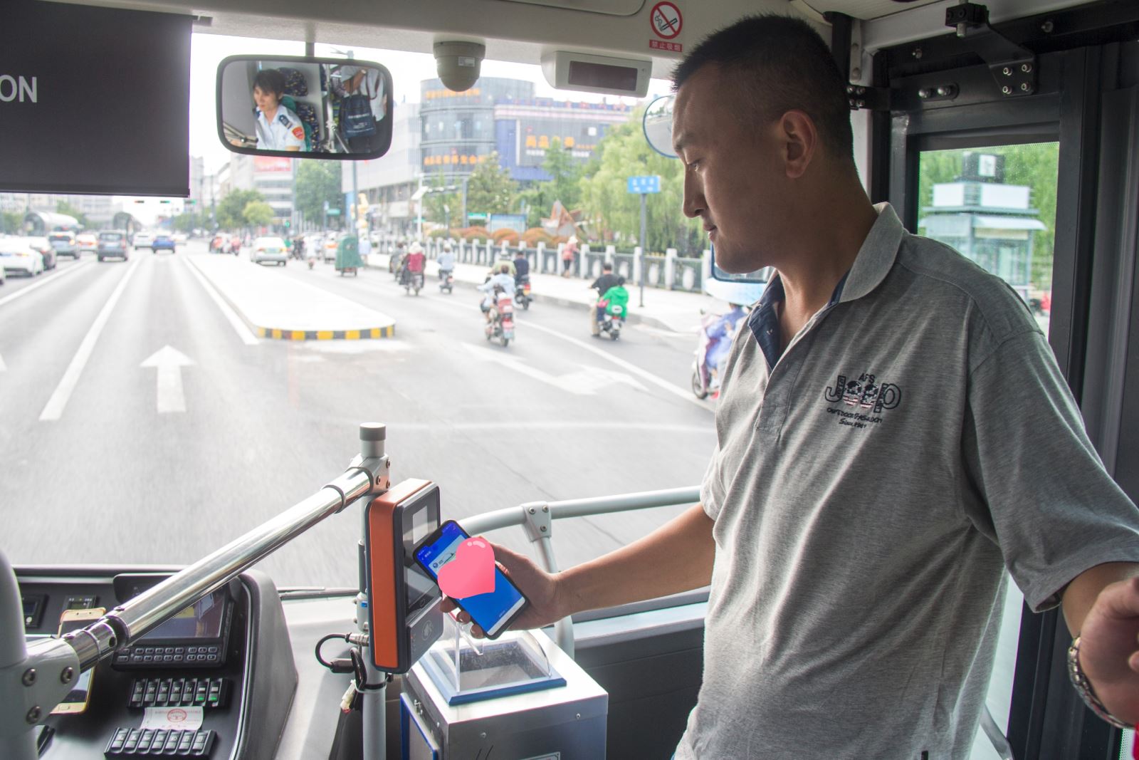 福利！在港城坐公交可以刷支付寶啦！