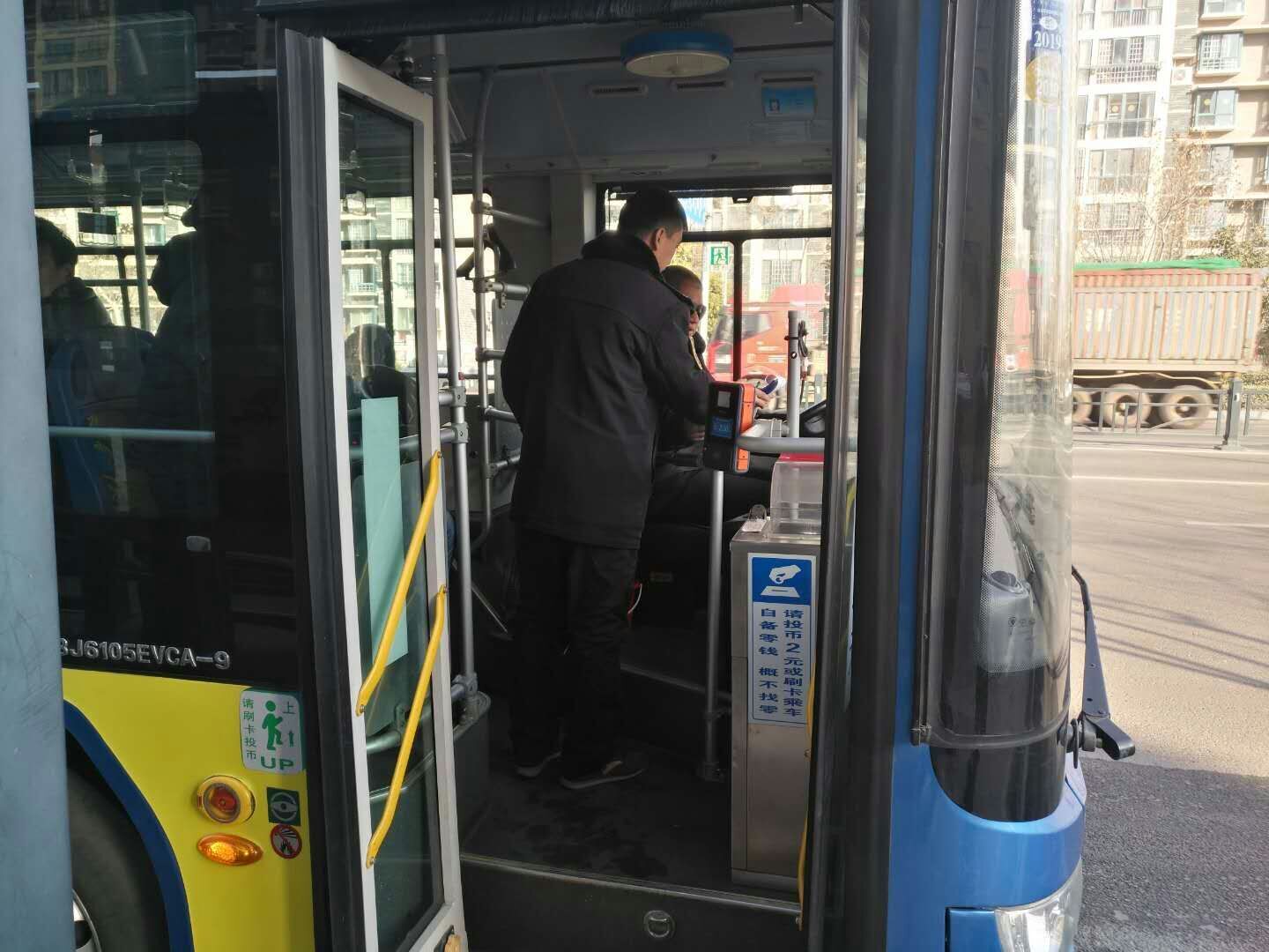 公交集團公交事業(yè)一部做好春運期間上路上線現(xiàn)場管理、安全交代工作