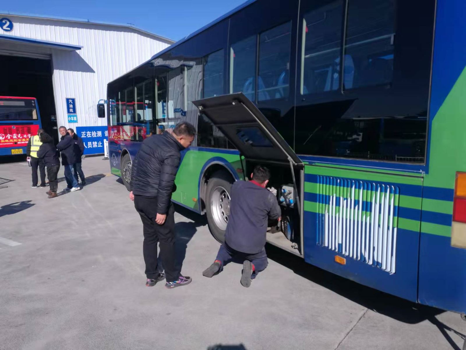 公交集團(tuán)公交事業(yè)一部做好車輛年檢 技評工作