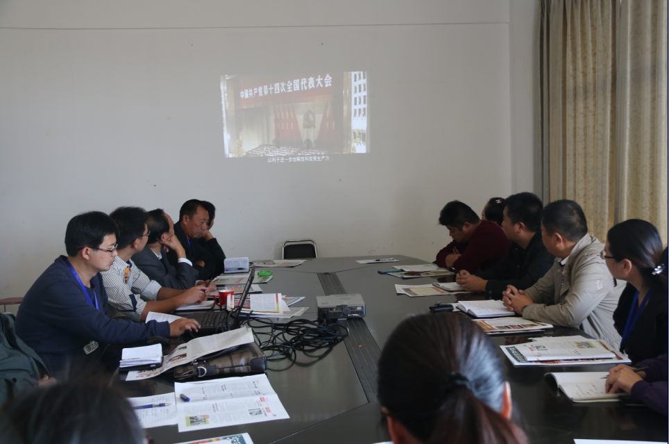 公交東部公司積極組織觀看學習《筑夢中國》5、6、7集和《三十年的村官路》