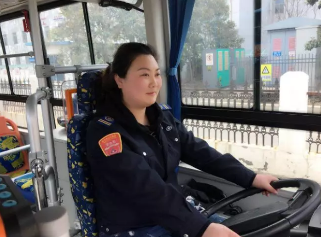 靚麗風(fēng)姿，“三八節(jié)”里公交集團(tuán)女員工們的別樣芳華