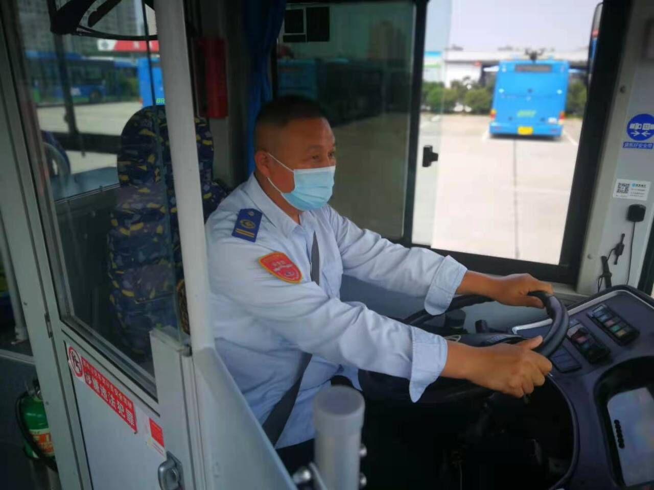 公交集團(tuán)公交事業(yè)一部22路駕駛員王家余拾金不昧受表?yè)P(yáng)