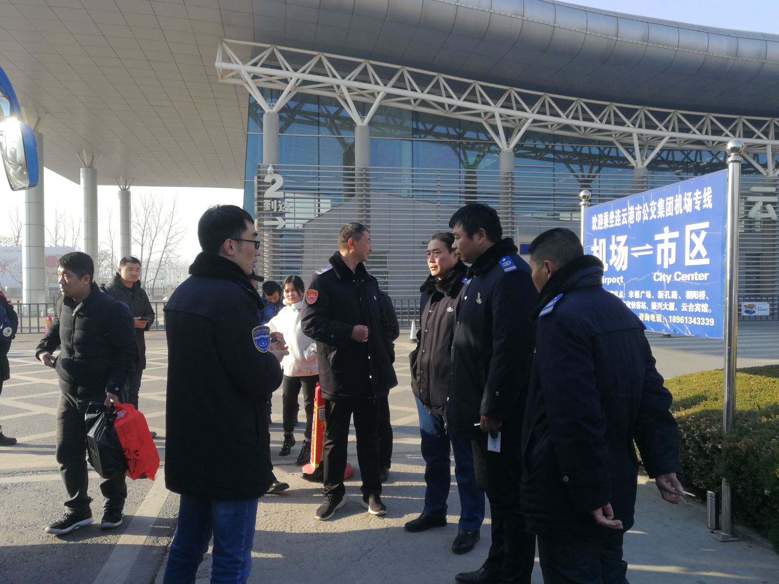 公交集團經(jīng)營發(fā)展事業(yè)部開展春運期間文明線檢查工作