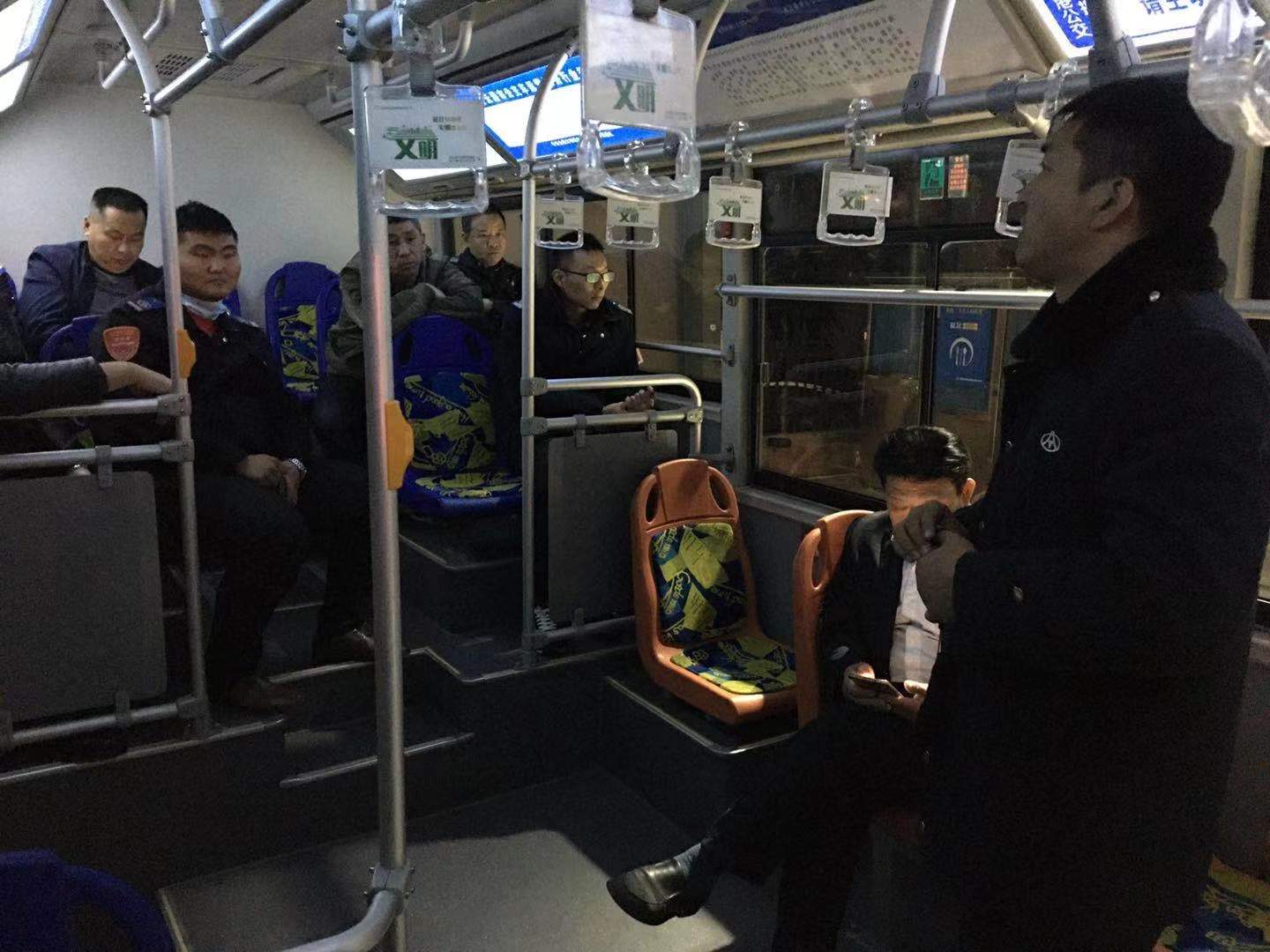 公交集團公交事業(yè)一部做好疫情防控工作確保市民安全乘車