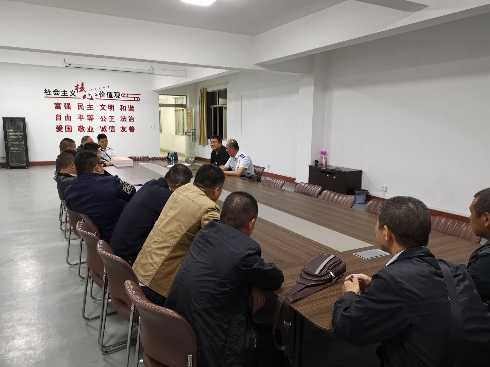 公交集團(tuán)公交事業(yè)一部開展“安全生產(chǎn)月”警示教育專題會(huì)議