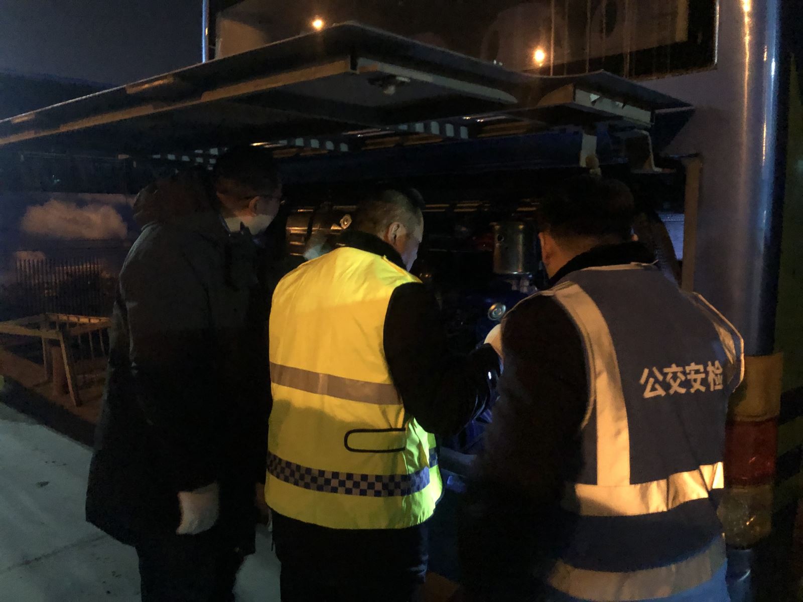 公交事業(yè)一部“排隱患促安全”切實(shí)細(xì)致做好回場(chǎng)車輛夜查工作