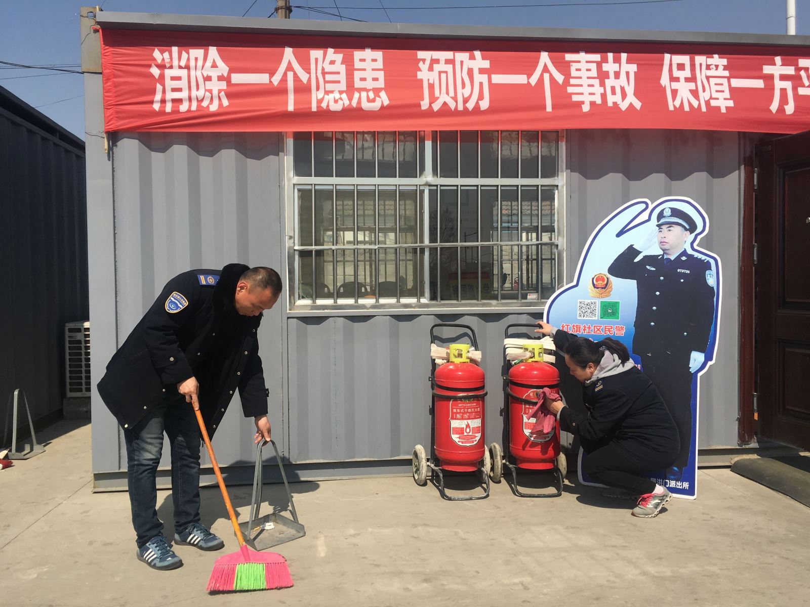 公交集團(tuán)公交事業(yè)一部開(kāi)展環(huán)境衛(wèi)生大整治 為創(chuàng)文助力