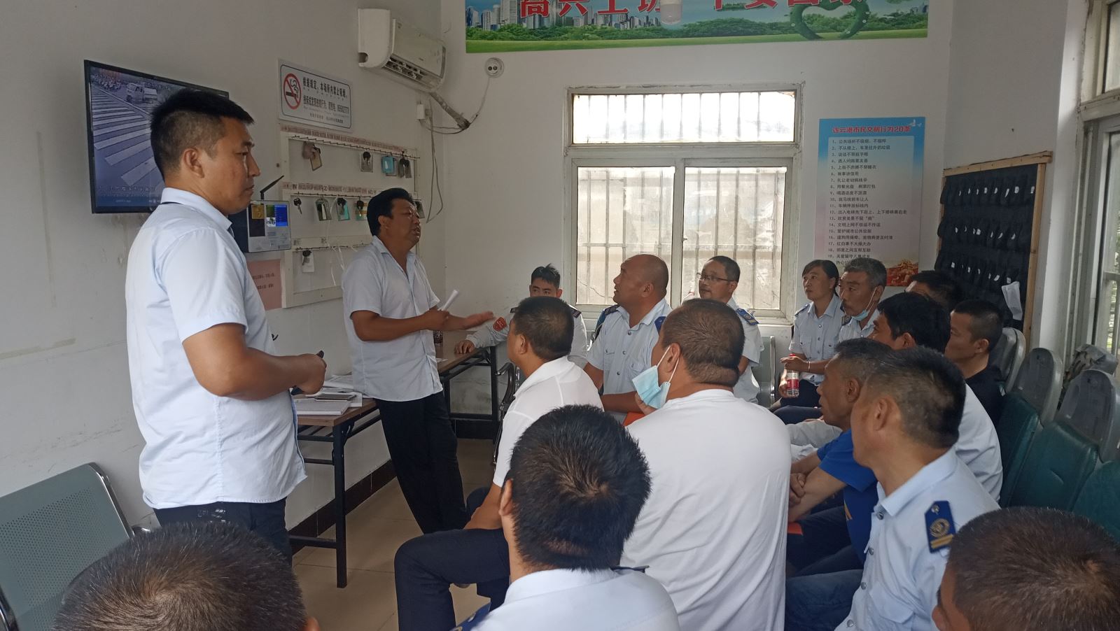 公交集團(tuán)公交事業(yè)一部召開重點(diǎn)駕駛員安全警示會(huì)議