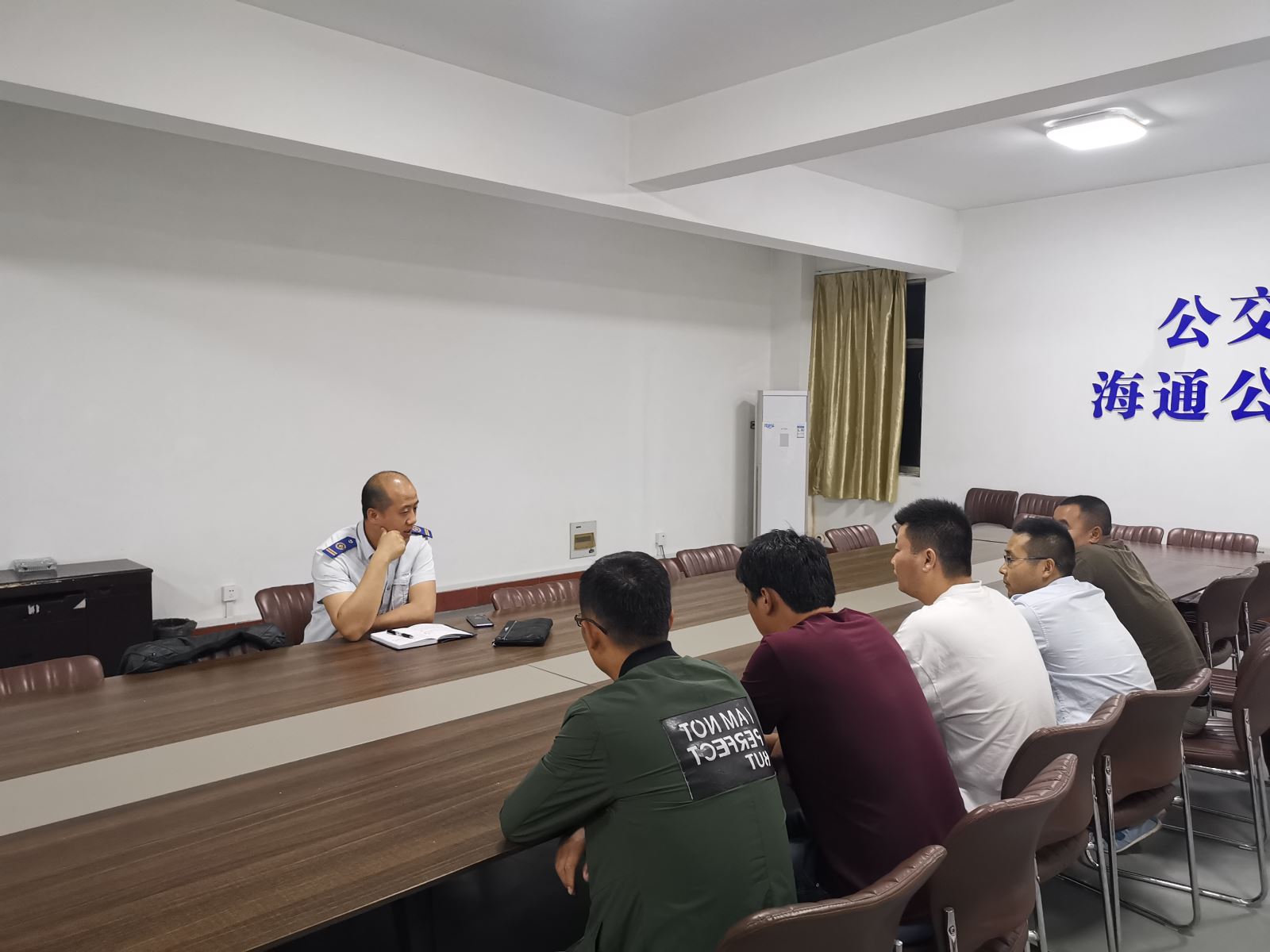 公交集團(tuán)公交事業(yè)一部開展新進(jìn)駕駛員雨季安全行車教育專題會(huì)議
