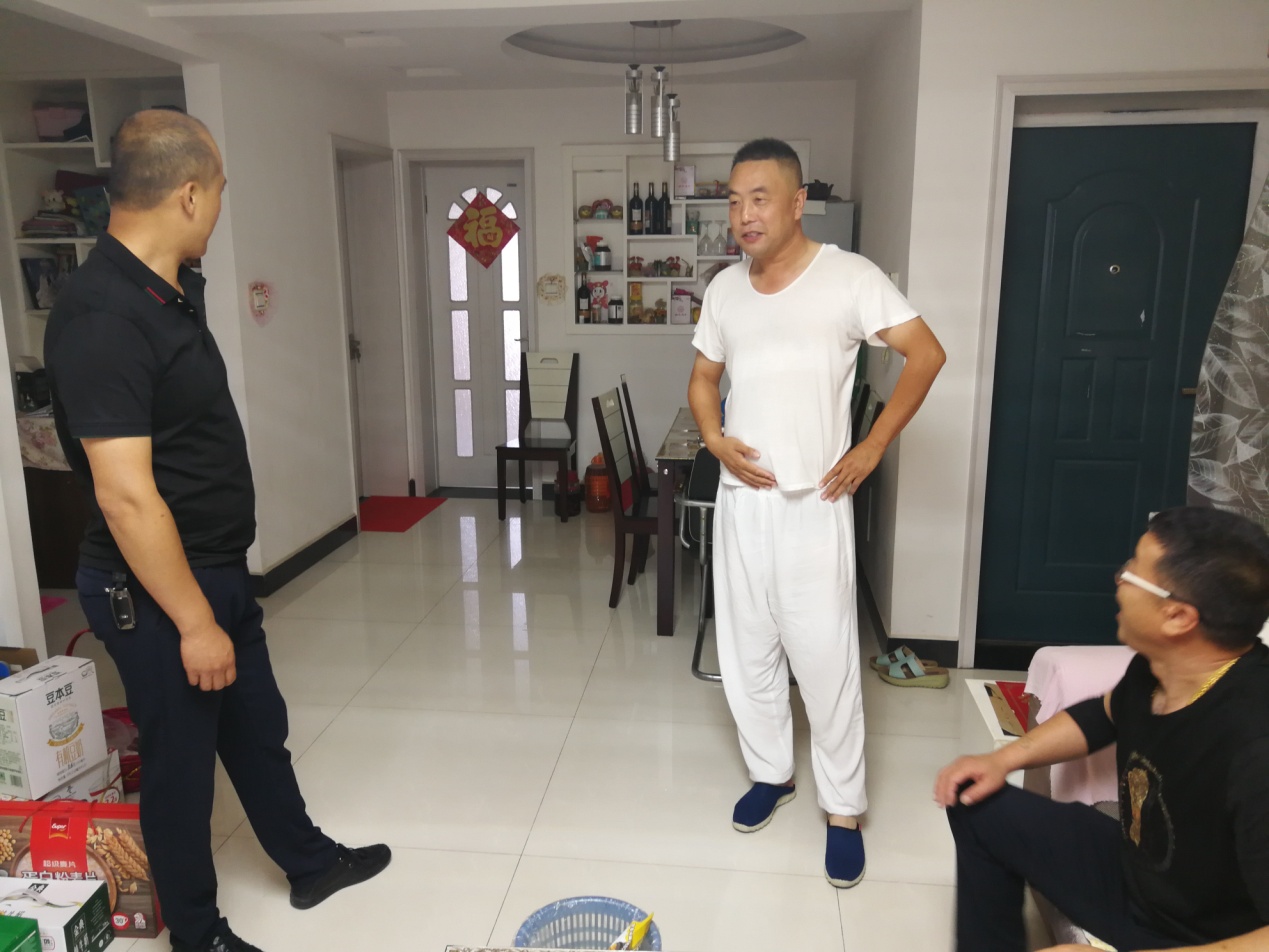 公交集團海通公交公司慰問119路生病駕駛員萬發(fā)文