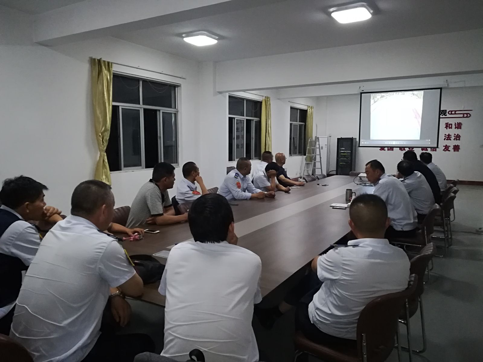 公交集團(tuán)海通公交召開(kāi)游8路警示教育會(huì)議