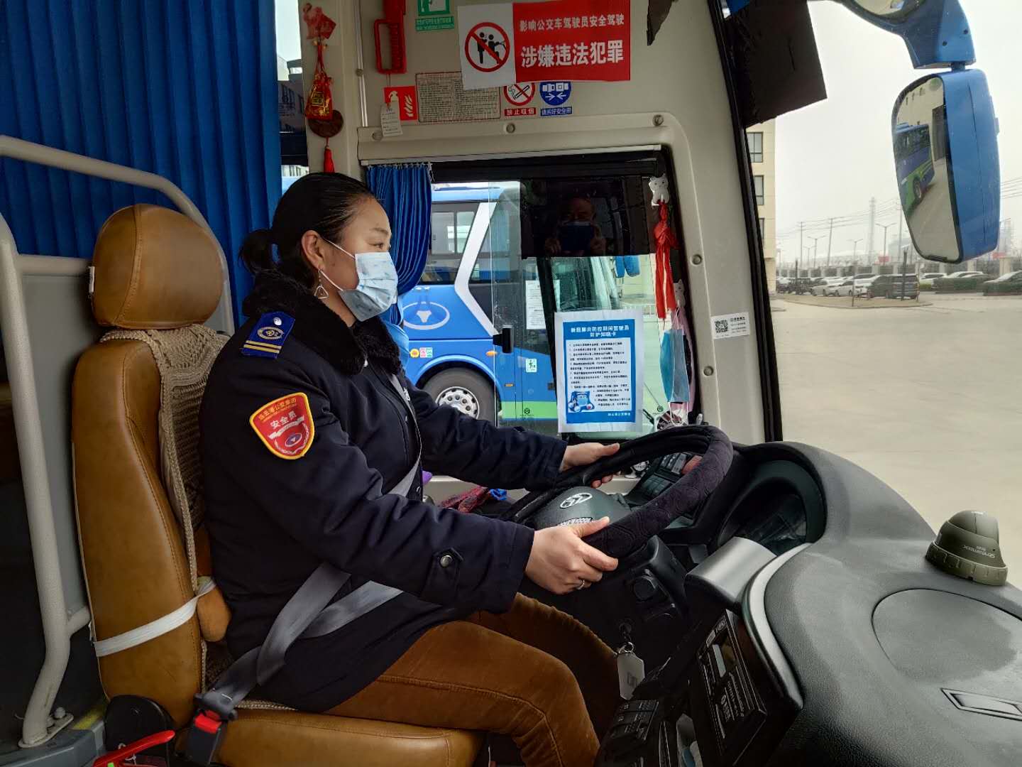 經(jīng)營發(fā)展事業(yè)部女駕駛員倪英平堅守戰(zhàn)“疫”一線