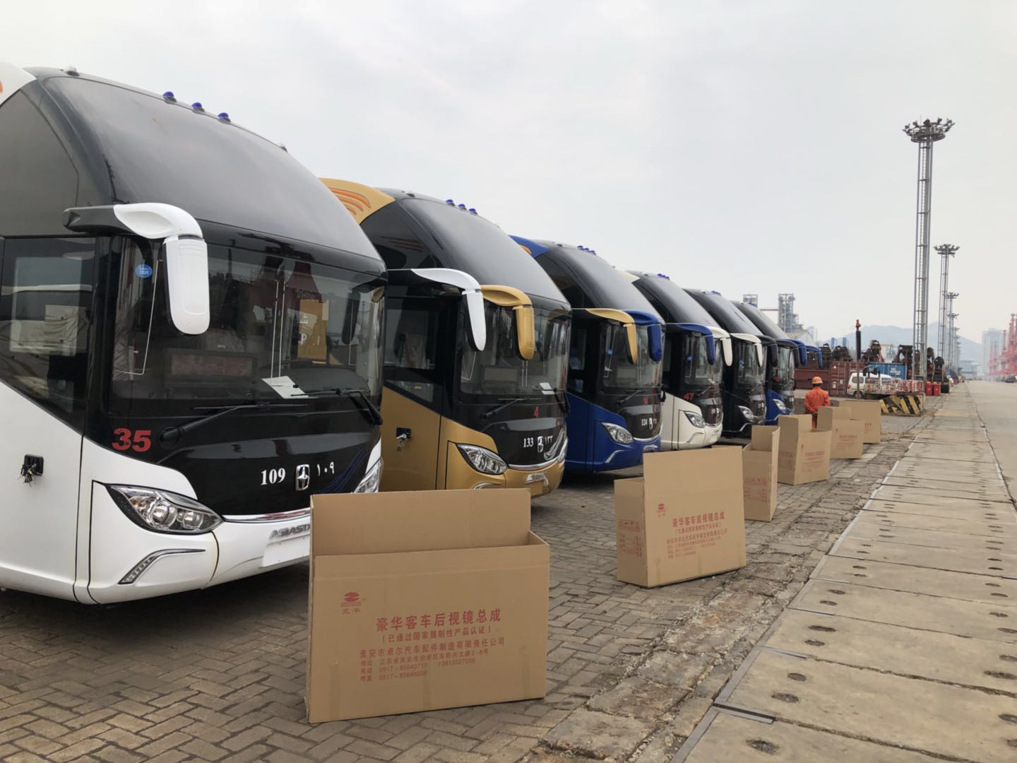 公交機(jī)務(wù)技術(shù)事業(yè)部齊心協(xié)力圓滿(mǎn)完成港口車(chē)輛出口任務(wù)