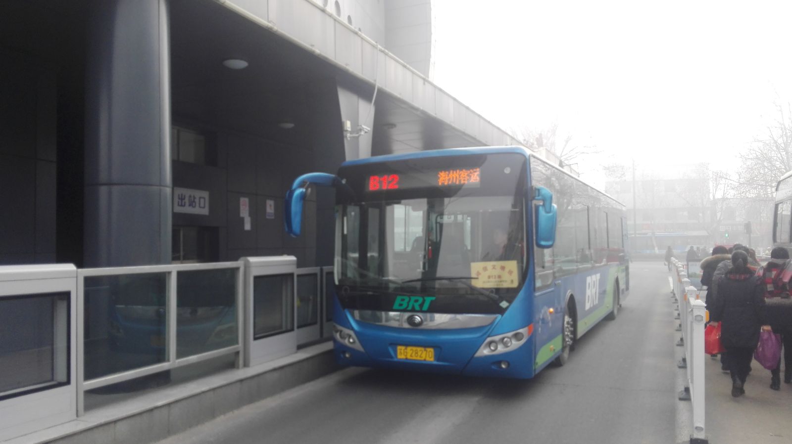 公交集團(tuán)做好大霧惡劣天氣各項(xiàng)安全保障工作