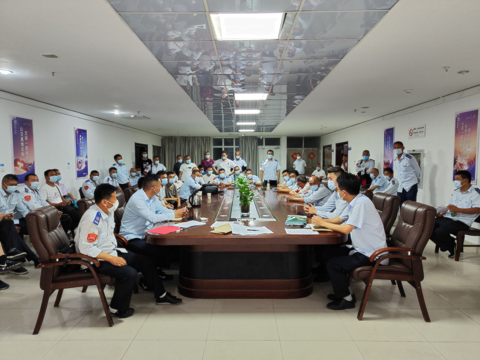 公交集團(tuán)快速公交事業(yè)部召開駕駛員安全會議