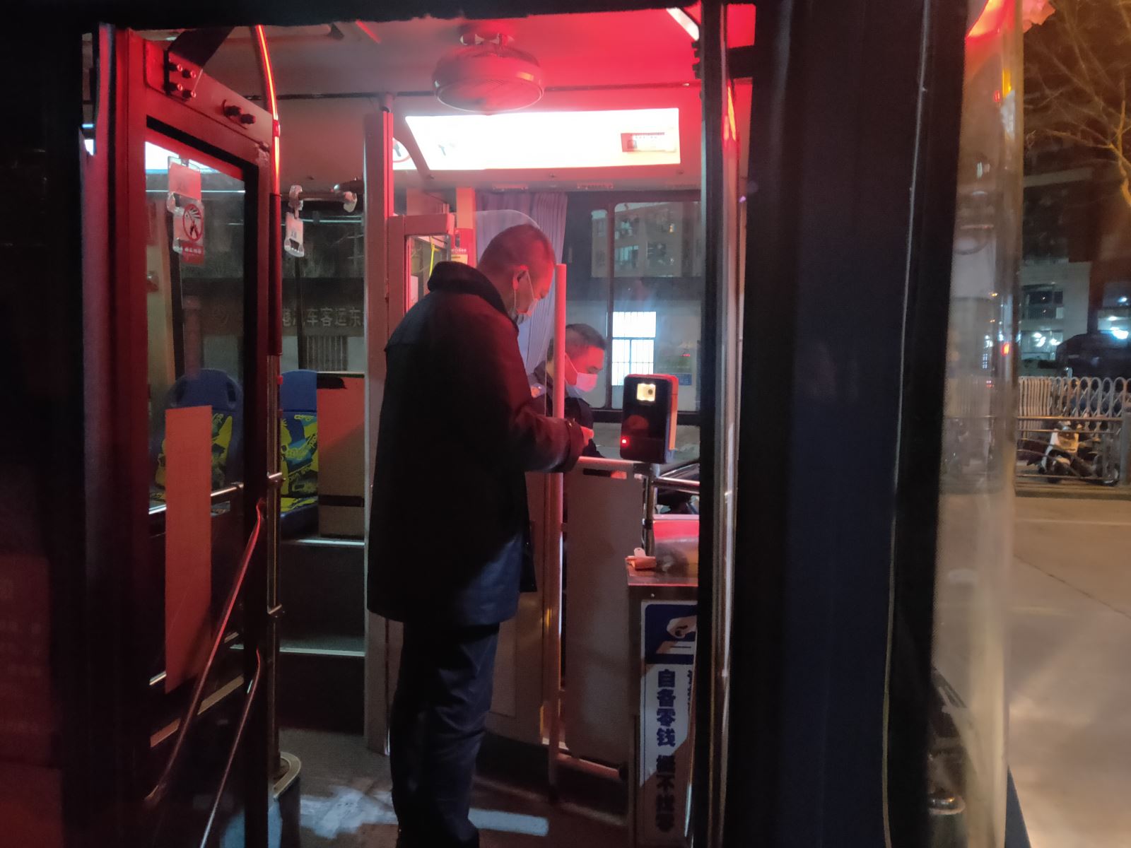 春運(yùn)首日，公交集團(tuán)公交事業(yè)二部開(kāi)展安全大檢查