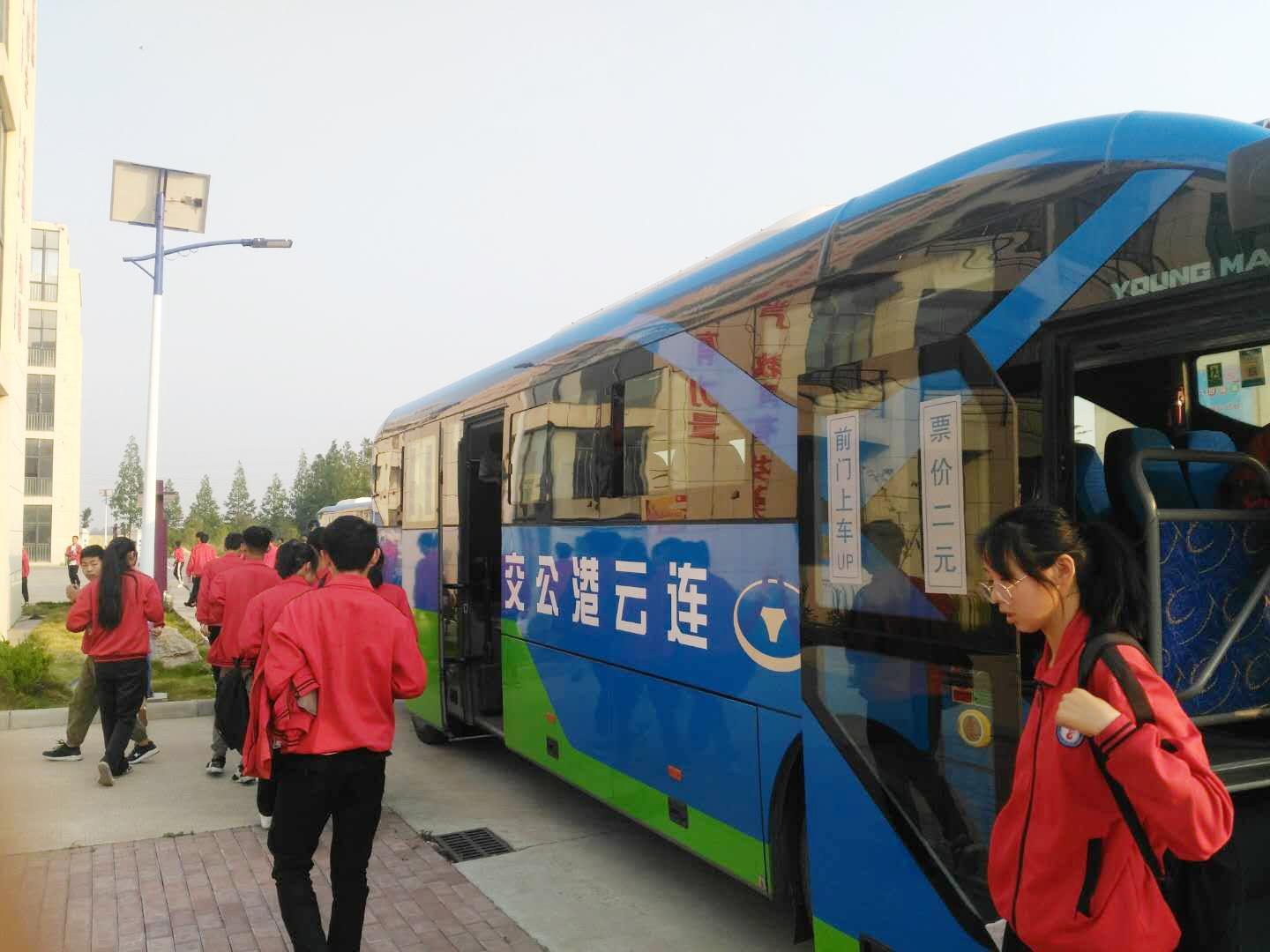 公交集團(tuán)圓滿(mǎn)完成云臺(tái)中學(xué)中考送考保障工作