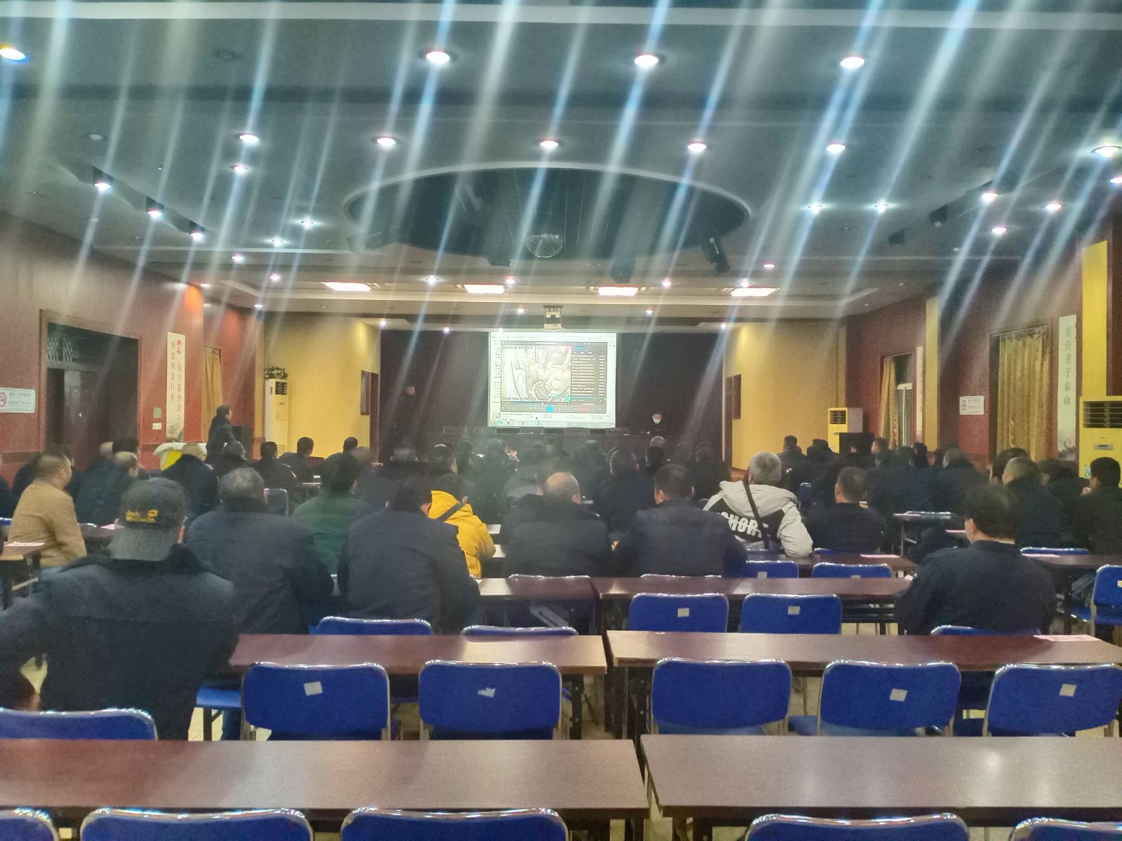 公交集團(tuán)公交事業(yè)一部召開駕駛員安全教育培訓(xùn)會