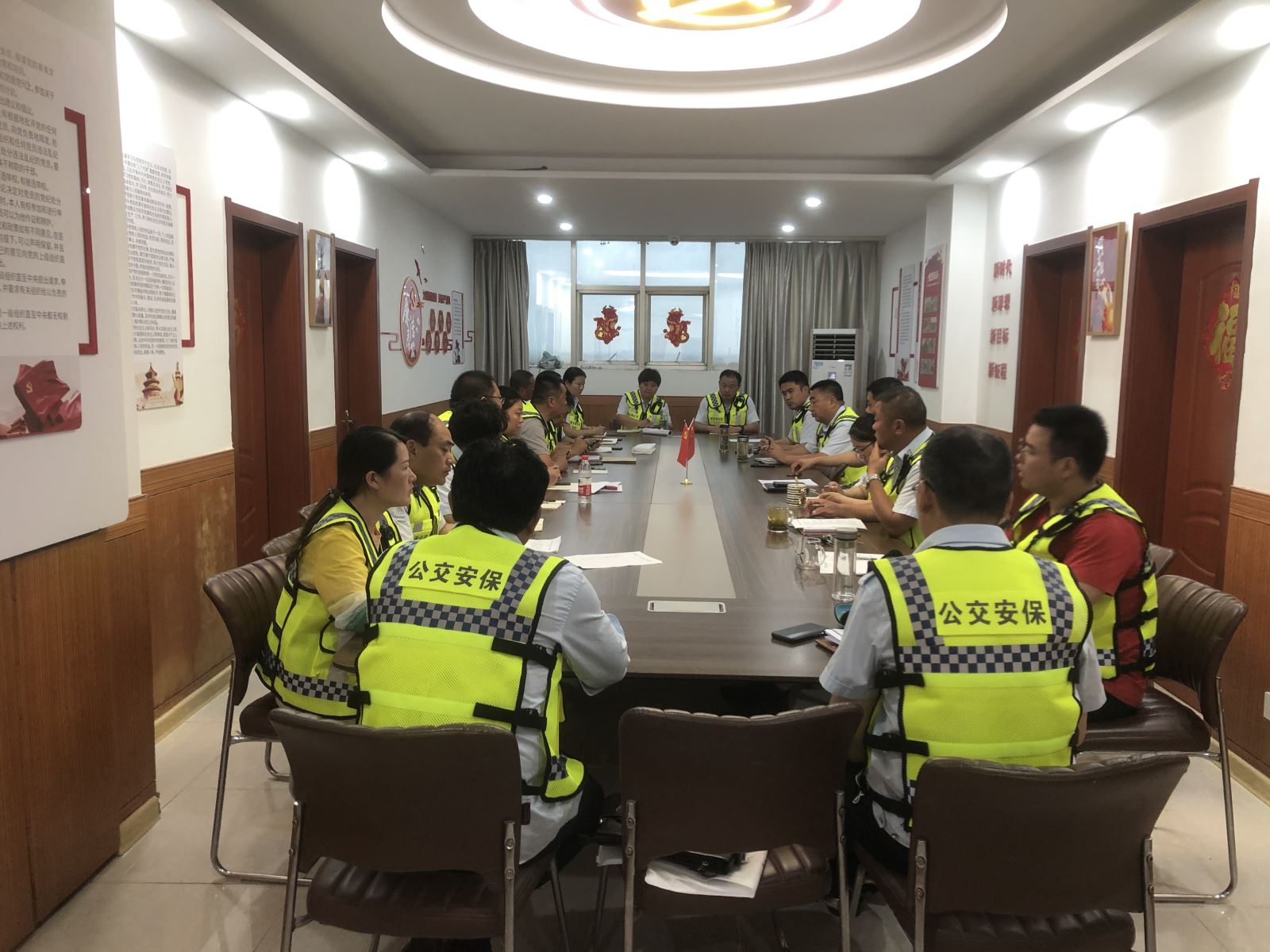 公交集團(tuán)公交事業(yè)一部召開防汛防臺風(fēng)部署工作會