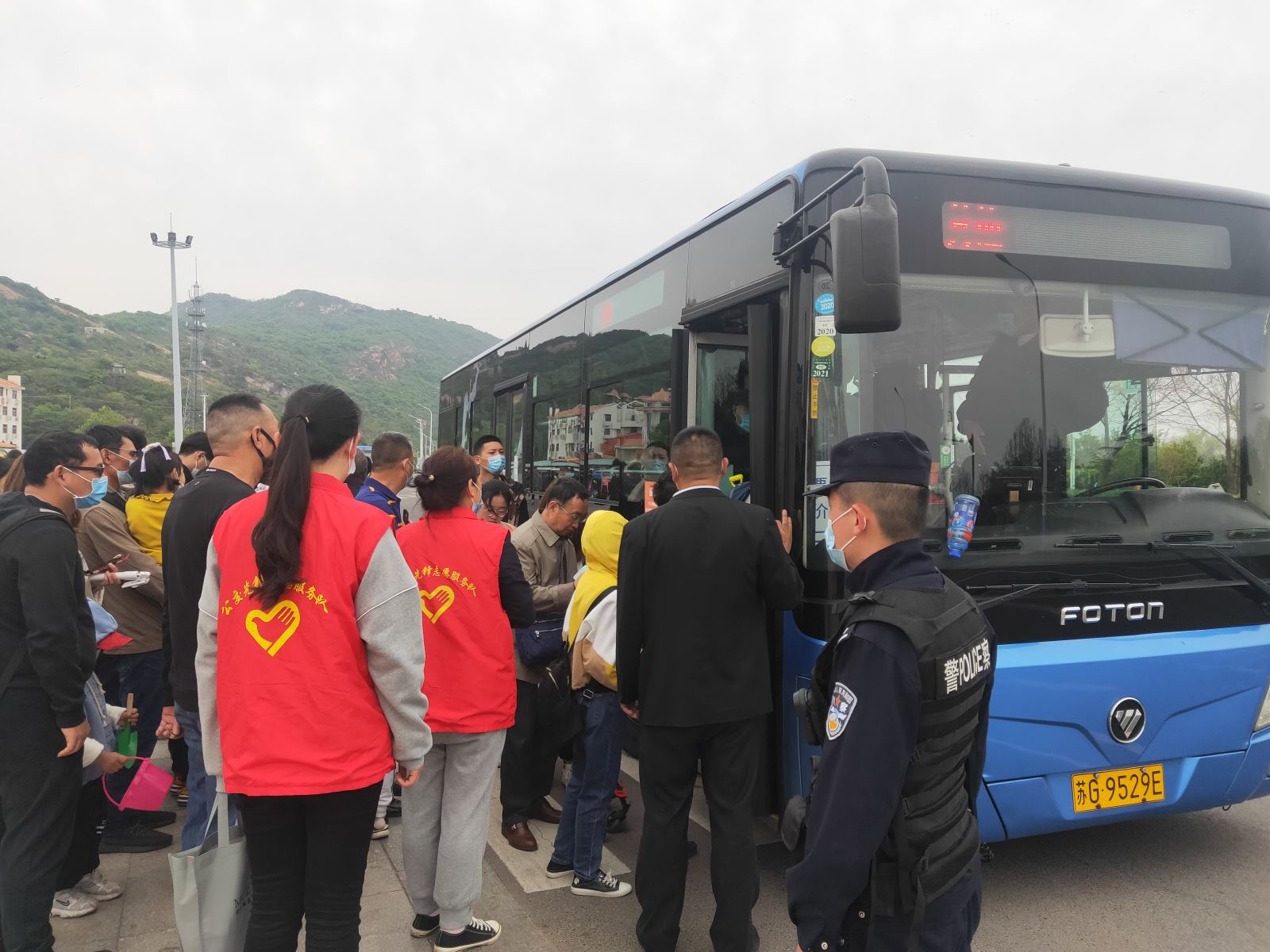 勞動節(jié)，公交志愿服務不停歇