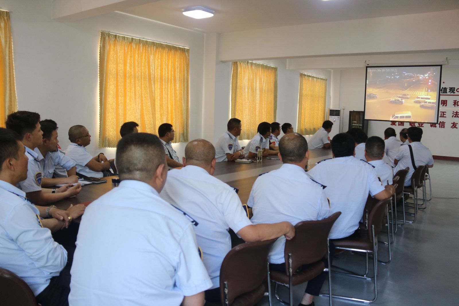 公交集團海通公交公司開展“安全事故警示教育大家談”活動