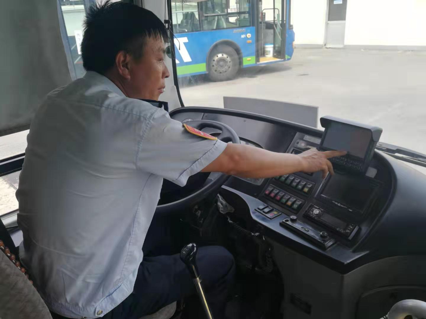 公交集團(tuán)快速公交事業(yè)部開展車輛專項(xiàng)檢查工作