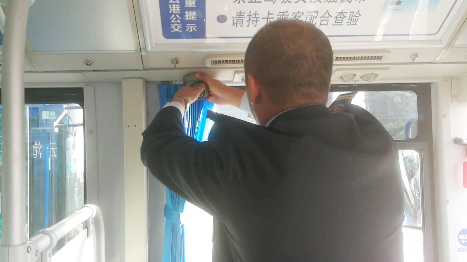 公交集團海通公交公司開展車載監(jiān)控攝像頭排查調(diào)整工作