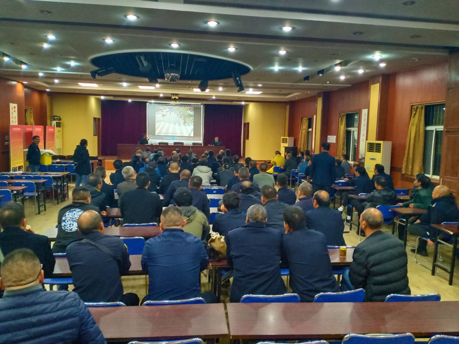 公交集團公交事業(yè)一部開展駕駛員警示教育培訓(xùn)